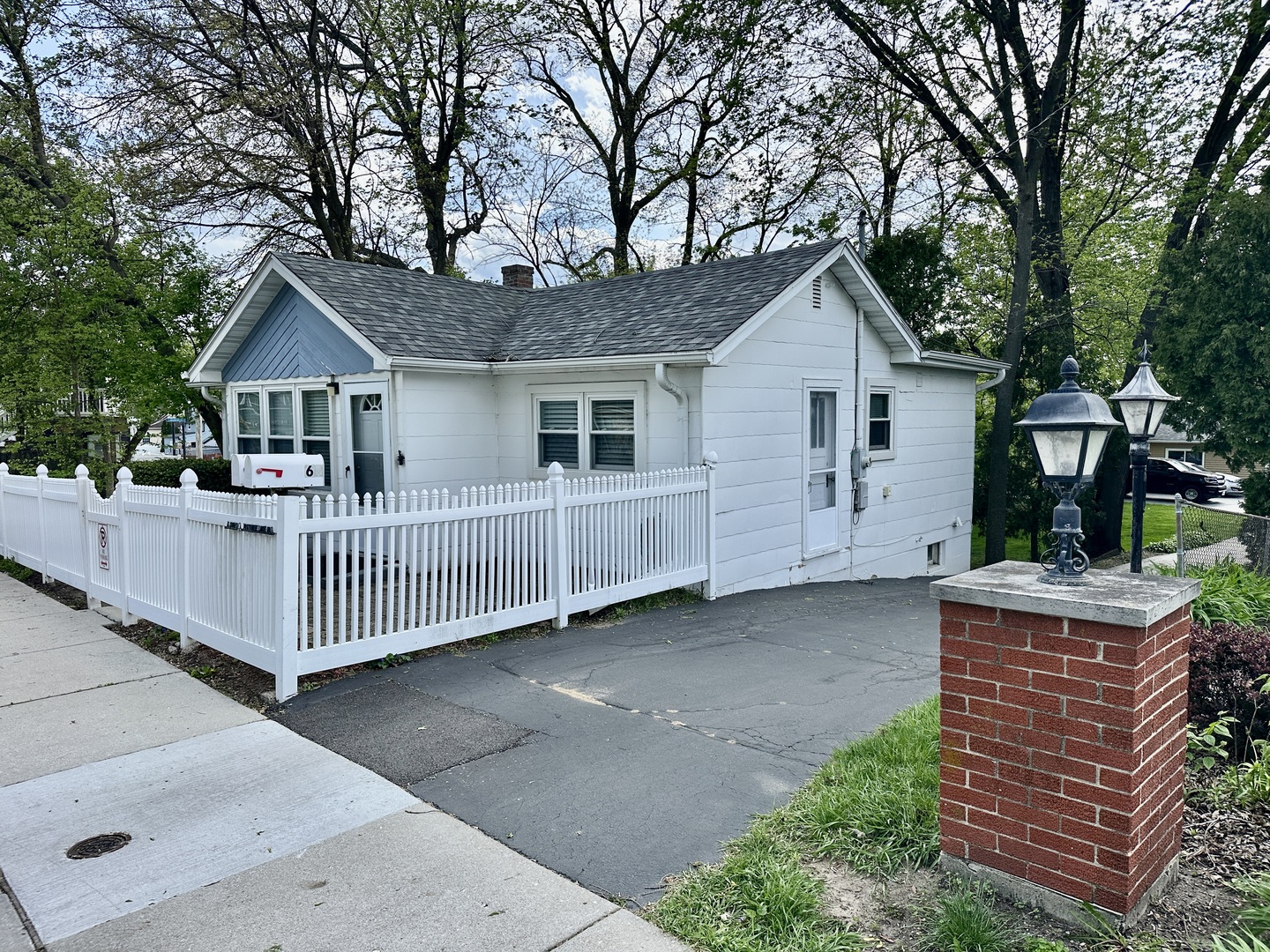 6 N Pistakee Lake Road, Fox Lake, IL