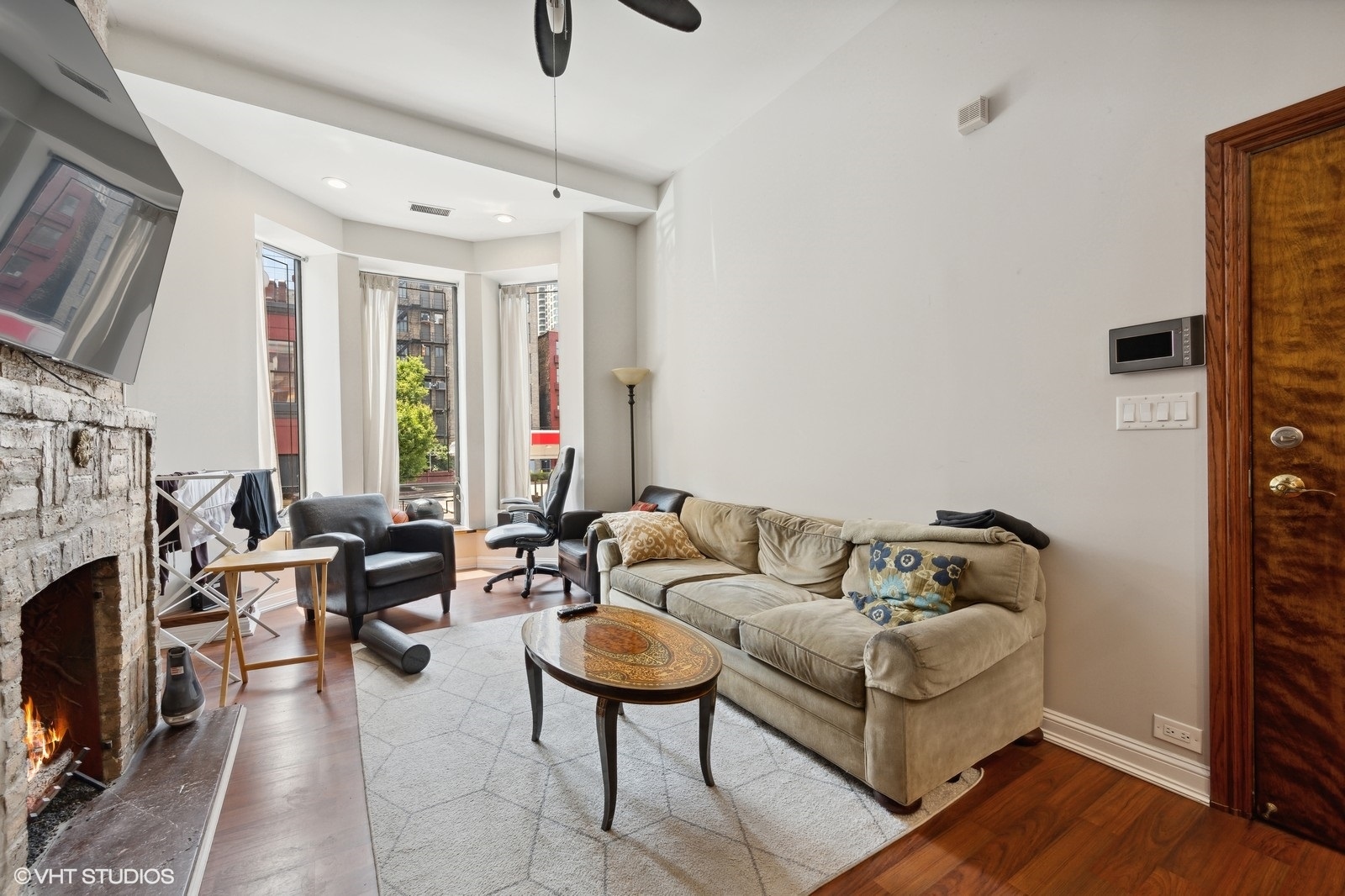 116 W Grand Avenue #2, Chicago, IL