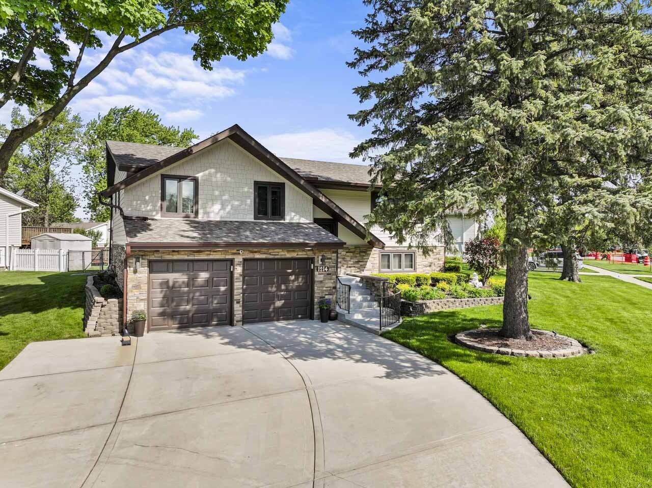1214 Milton Lane, Schaumburg, IL