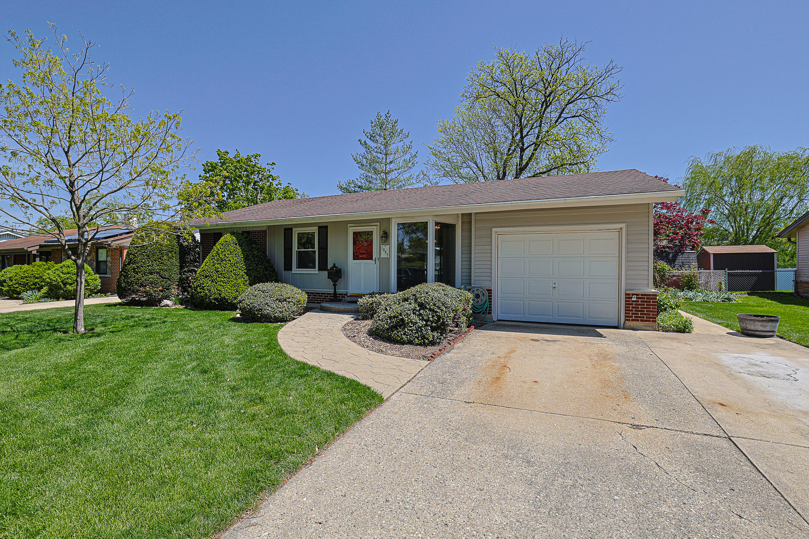 1057 Cedar Lane, Elk Grove Village, IL