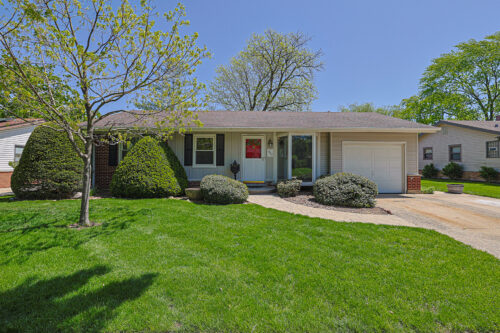 1057 Cedar Lane, Elk Grove Village, IL