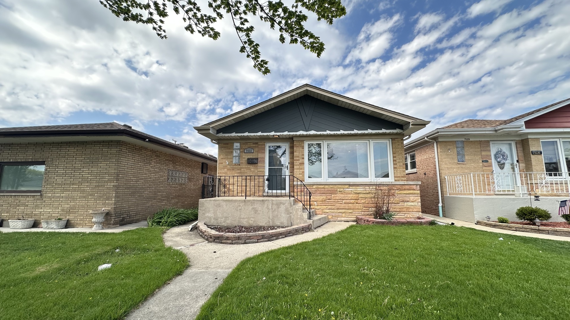 7532 w Ainslie Street, Harwood Heights, IL