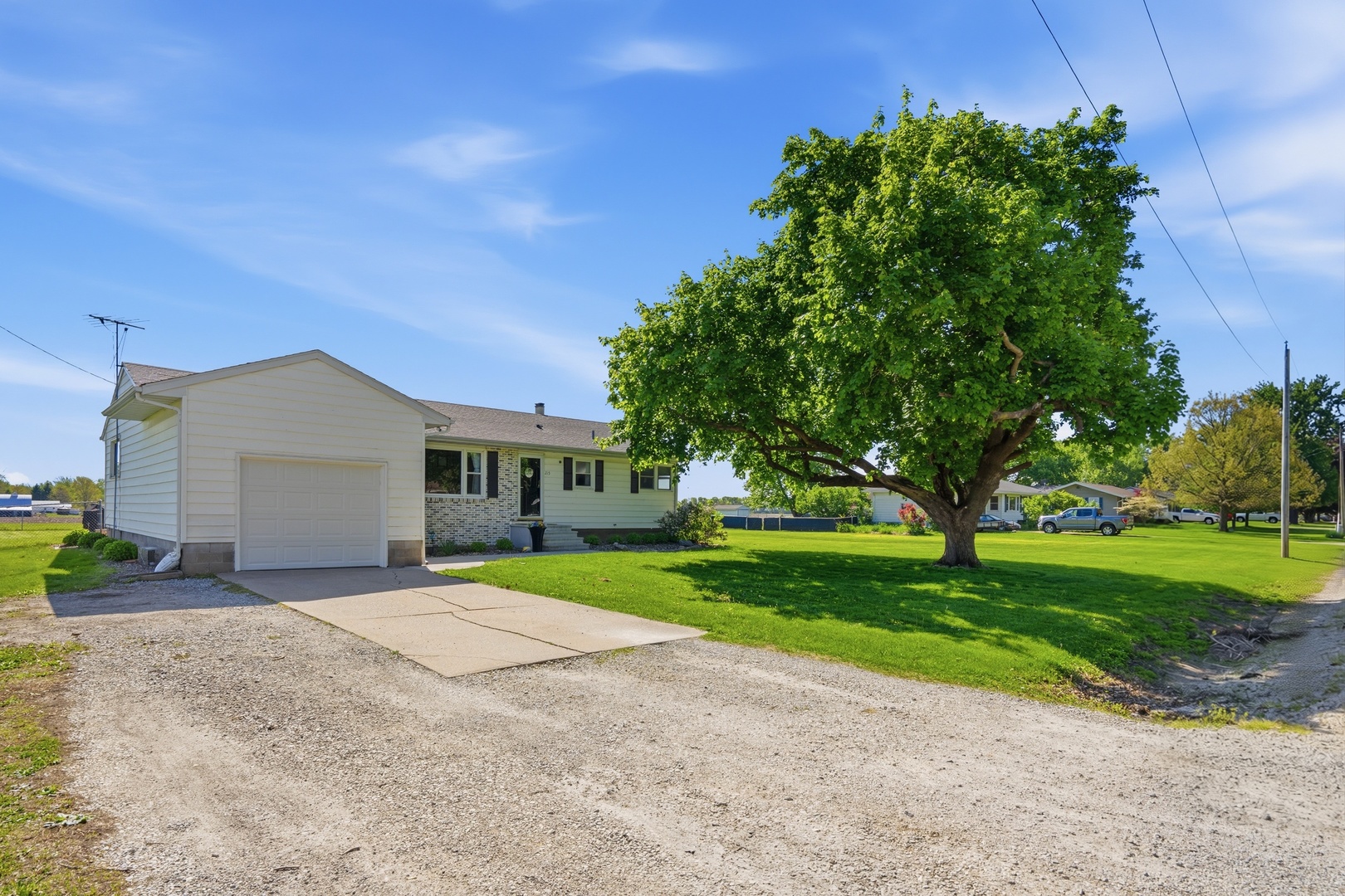 215 N YATES Street, Alpha, IL