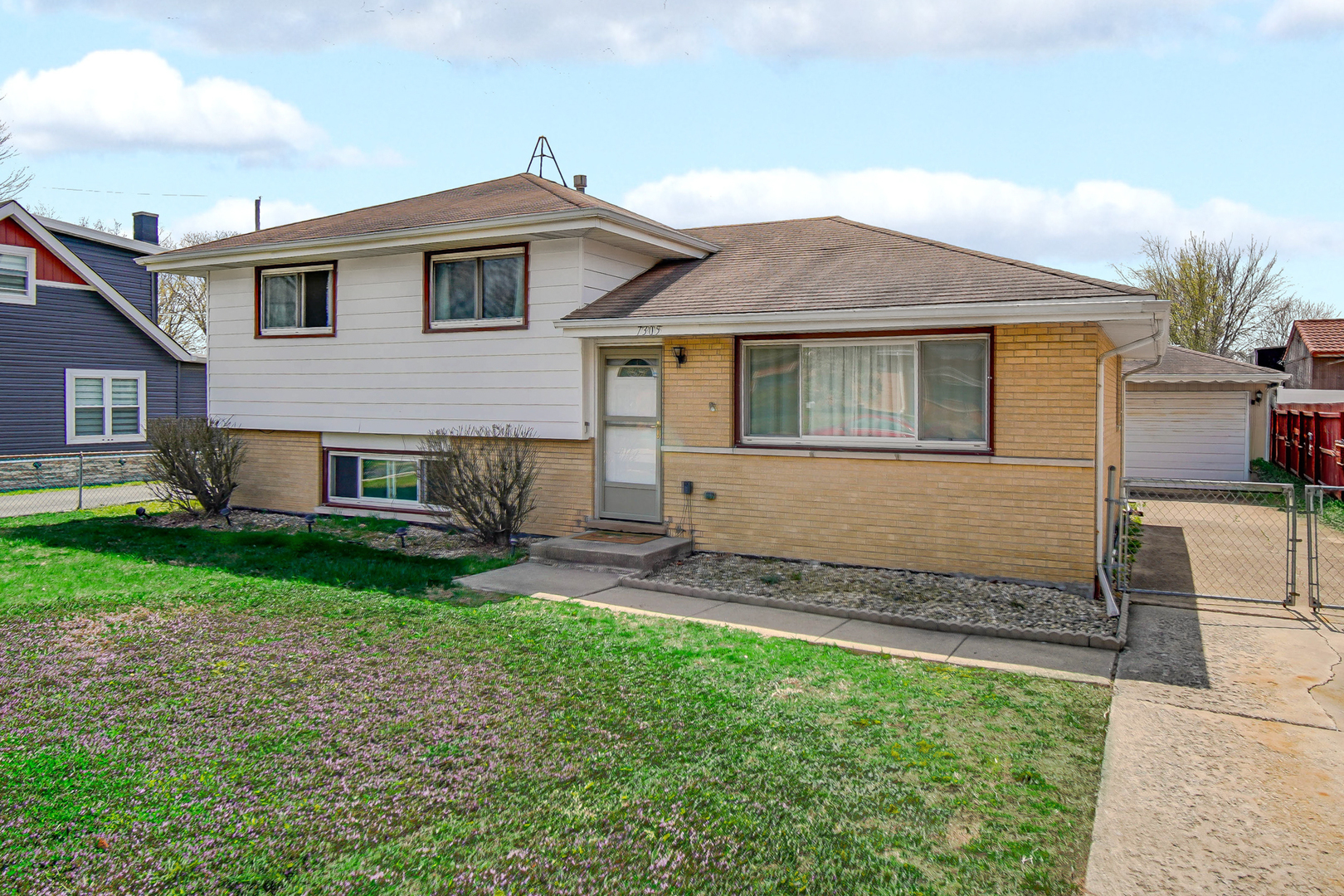 7305 W 75th Street, Bridgeview, IL