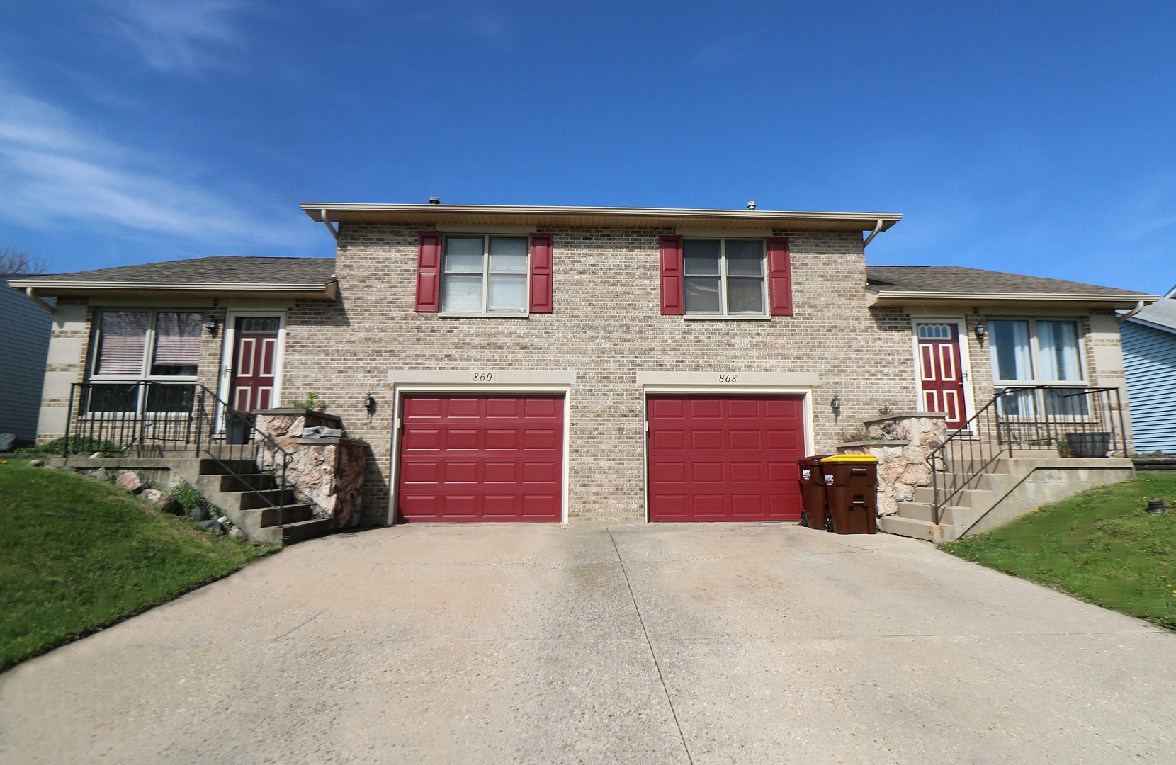 860-868 Carol Avenue, Woodstock, IL