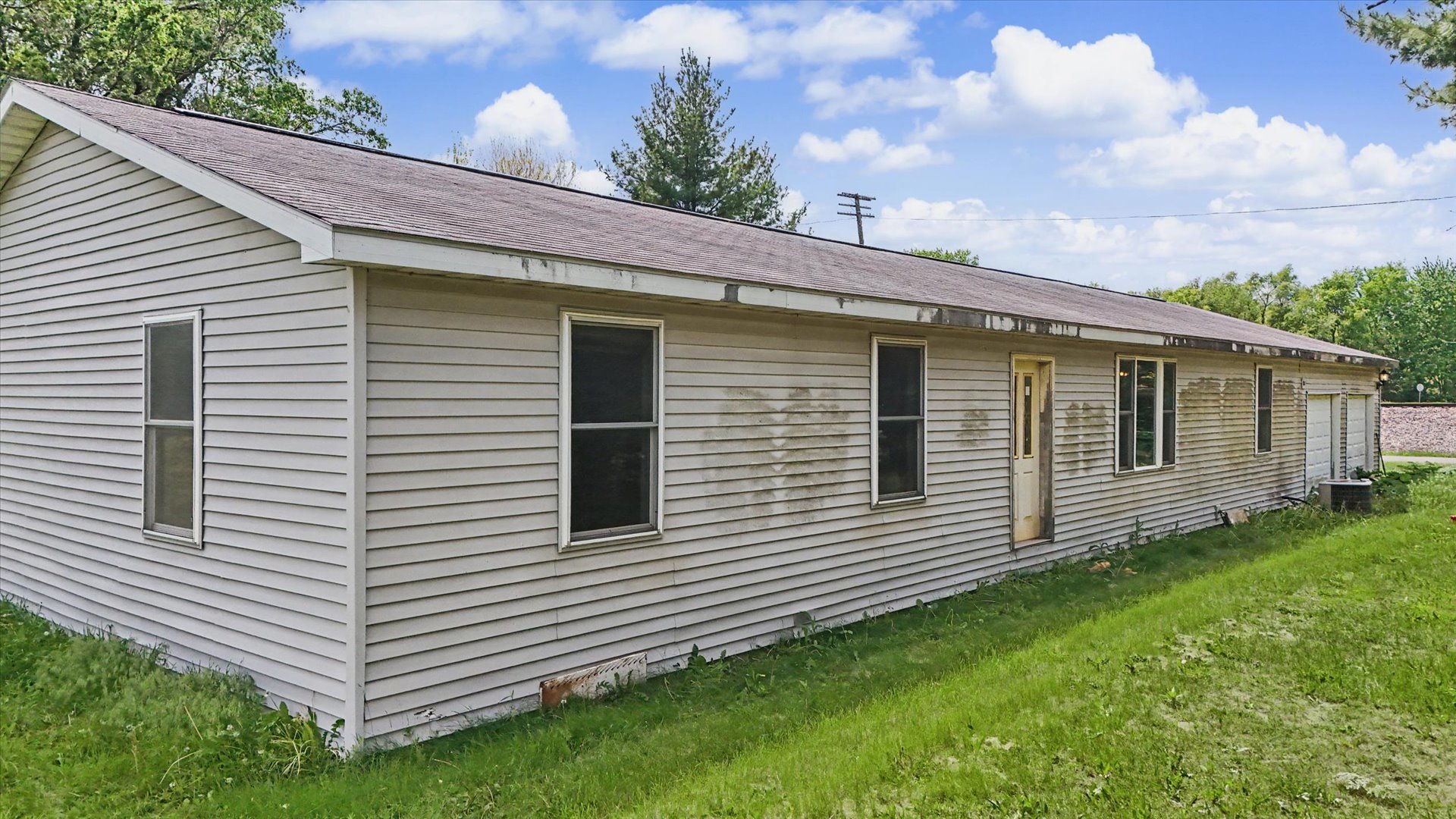 2183 Railroad Street, Lodge, IL