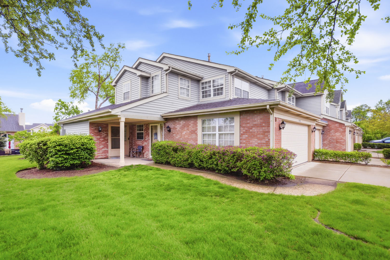1441 GREENS Court #B, Glendale Heights, IL