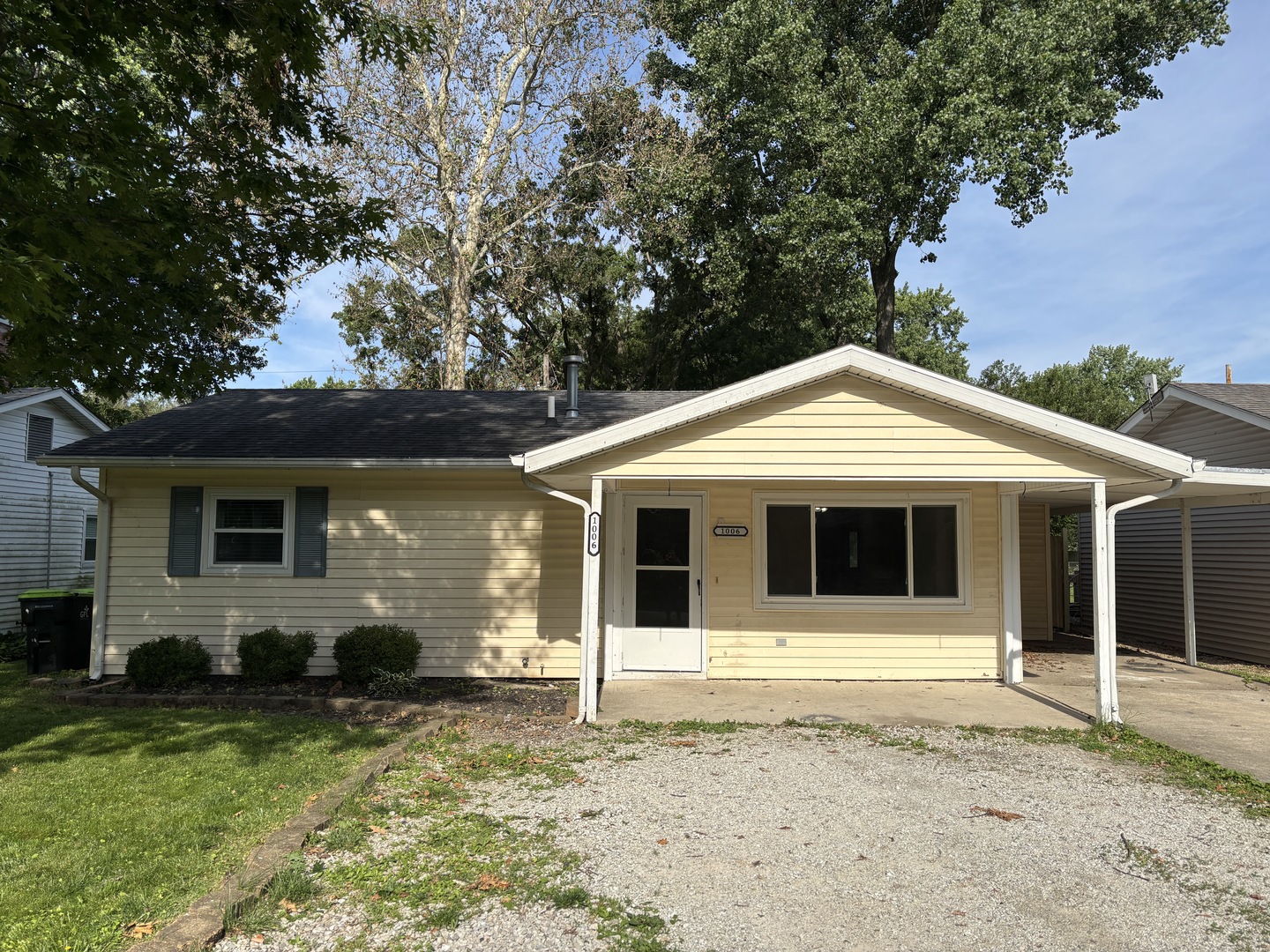 1006 S Eastview Drive, Tuscola, IL