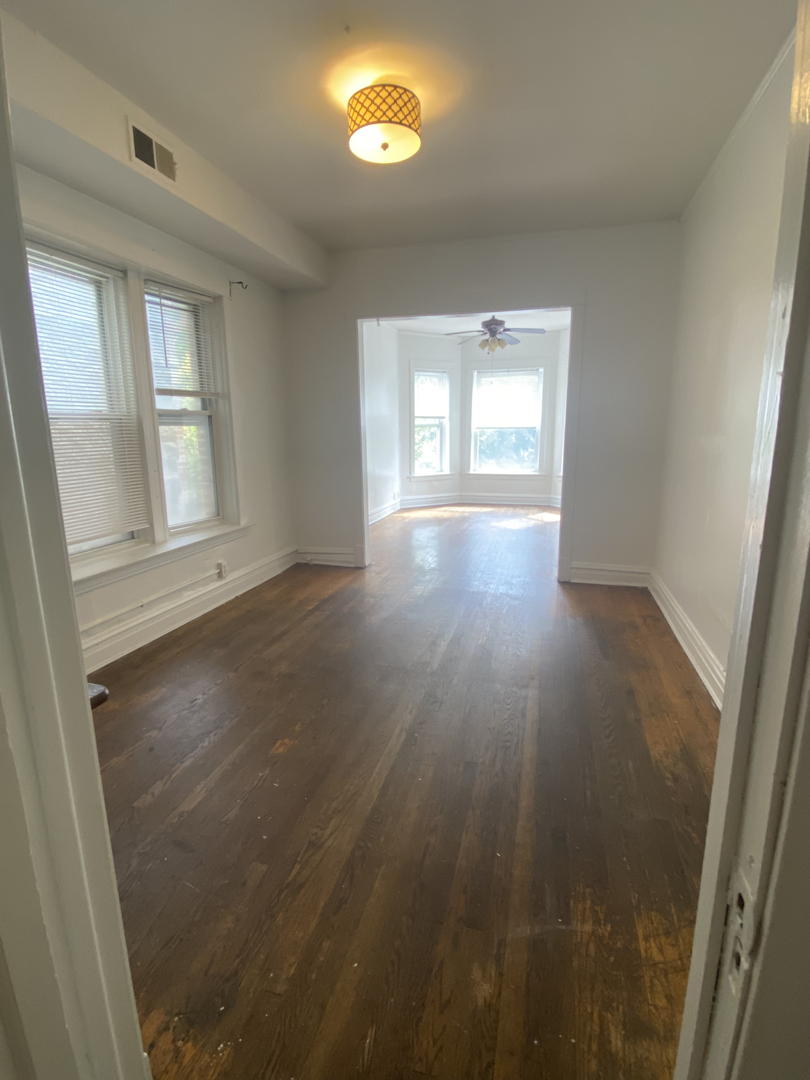 866 W Buckingham Place #2, Chicago, IL