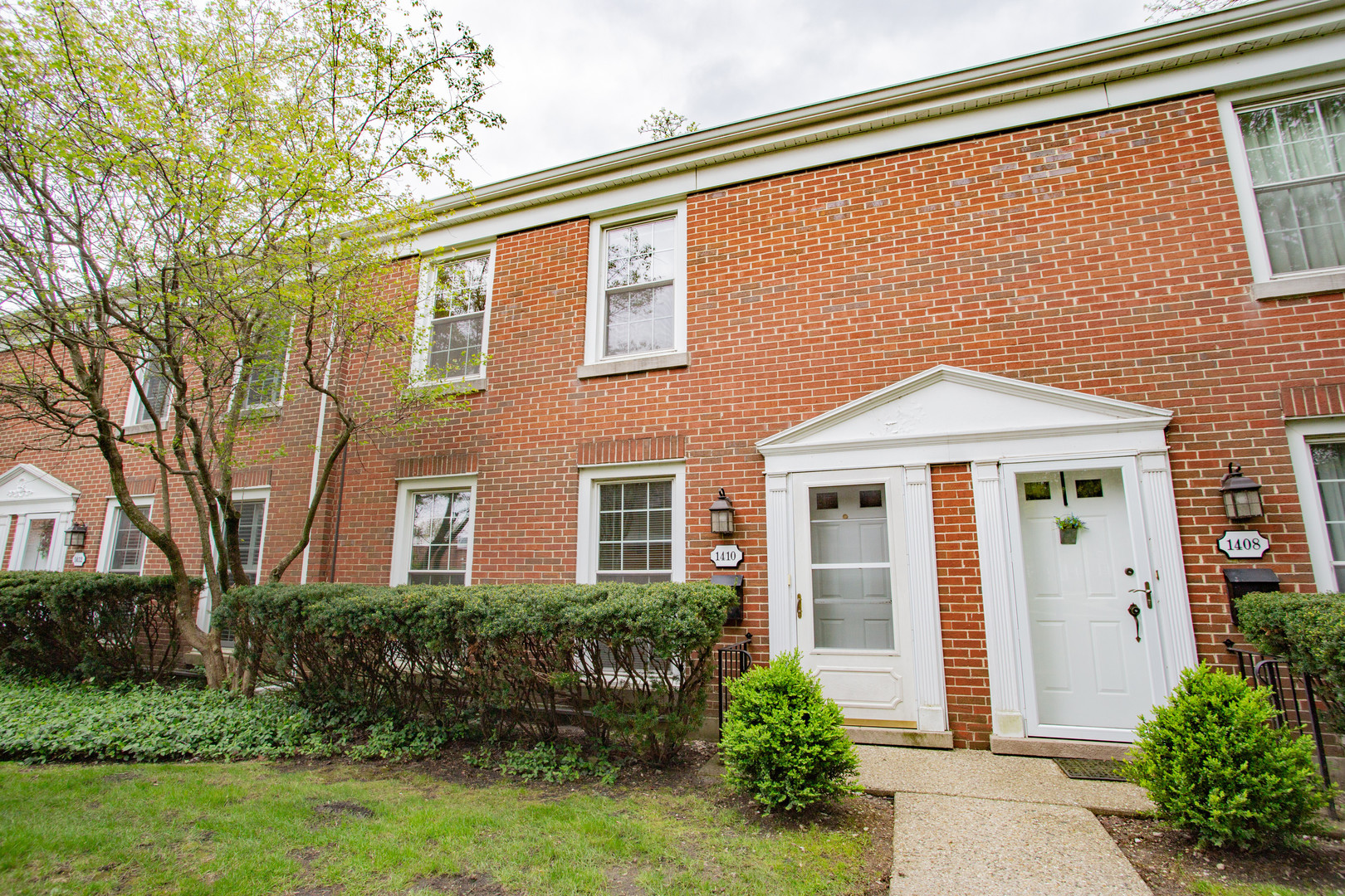 1410 Pebblecreek Drive, Glenview, IL