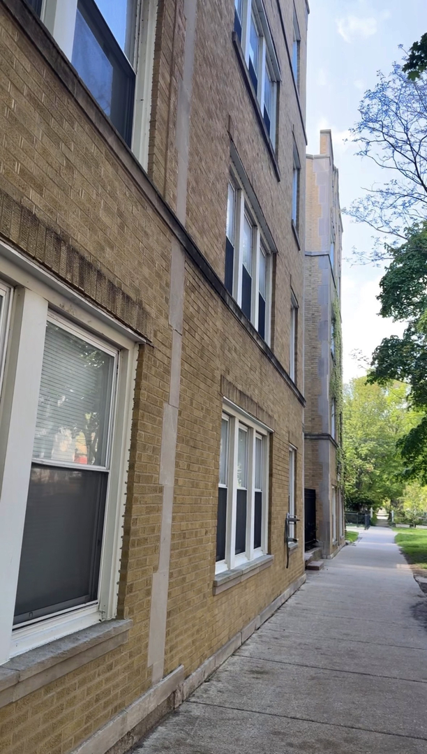 7048 N Damen Avenue #2w, Chicago, IL