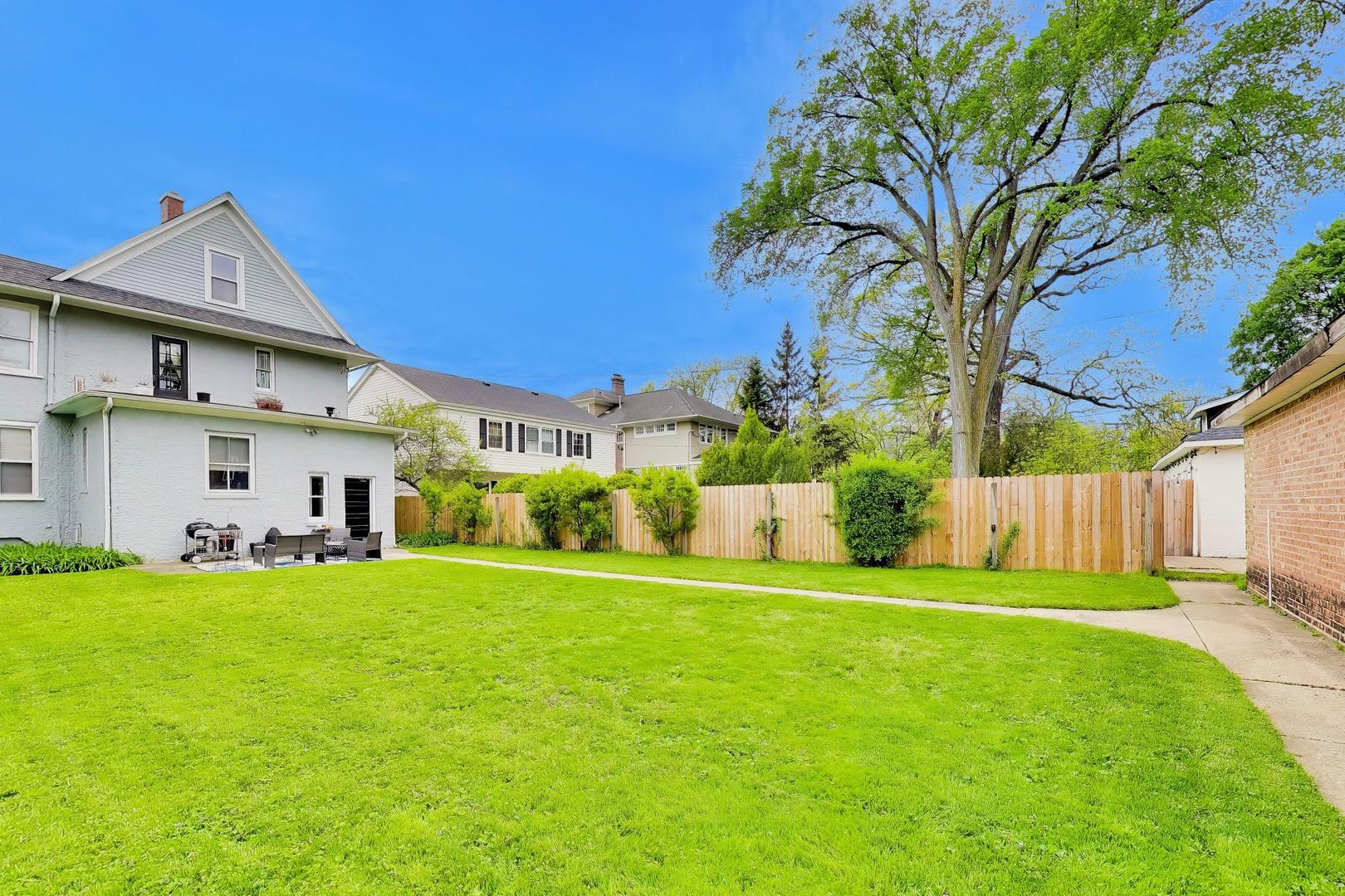 1458 Lake Avenue, Wilmette, IL