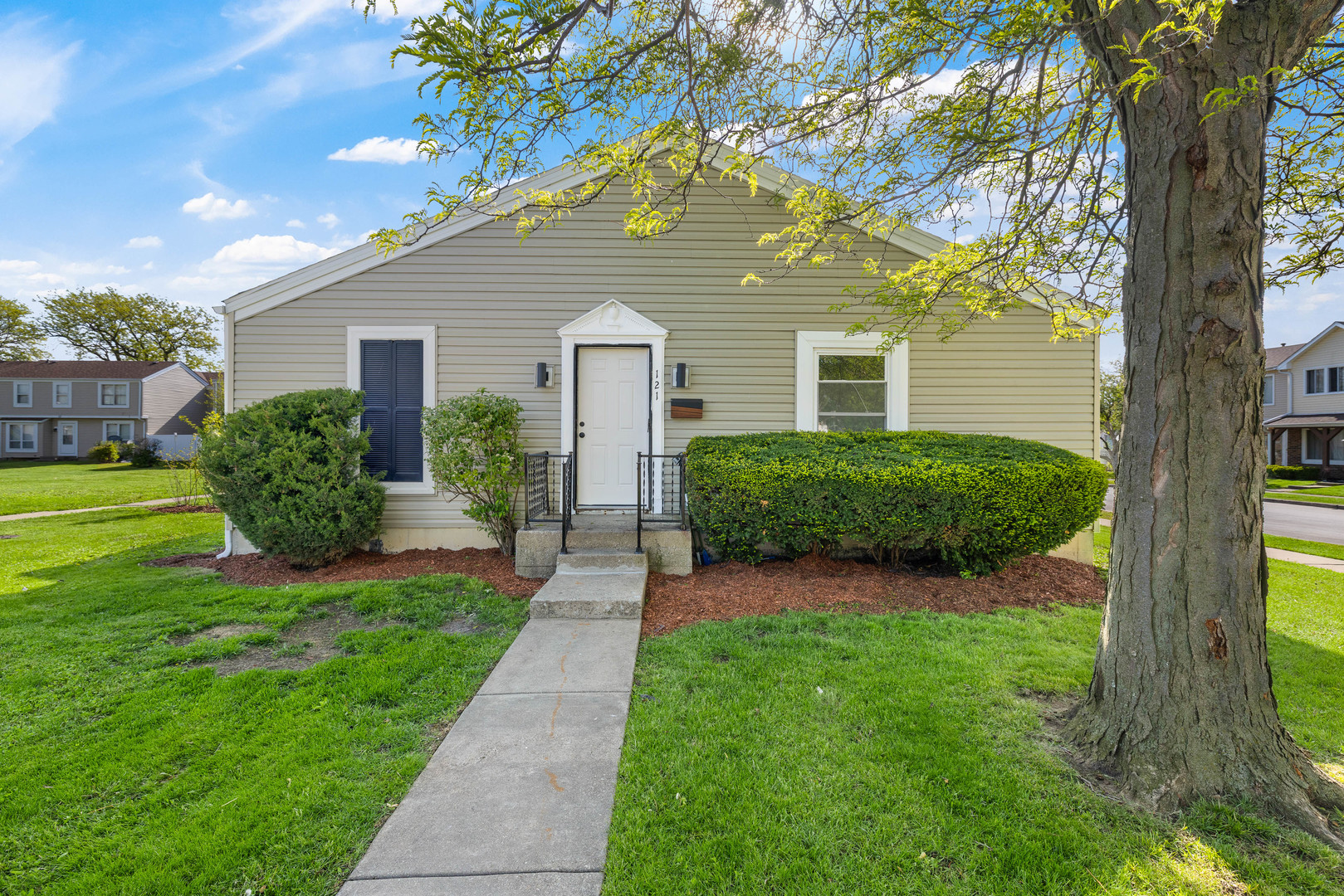 121 Williamsburg Road, Country Club Hills, IL