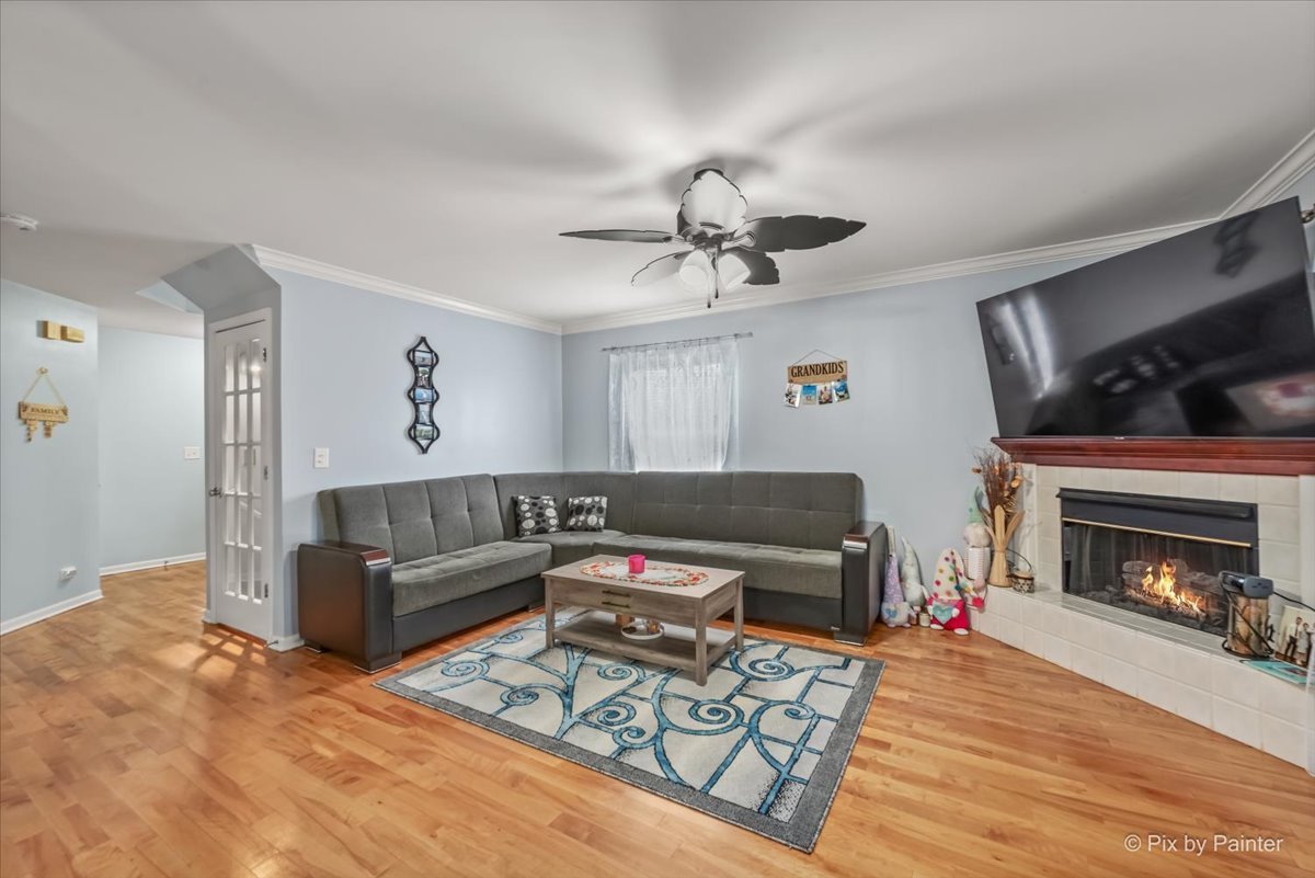 741 Wedgewood Circle, Lake In The Hills, IL
