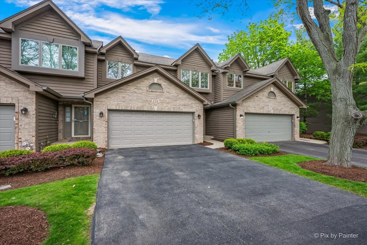 836 Millcreek Circle #836, Elgin, IL