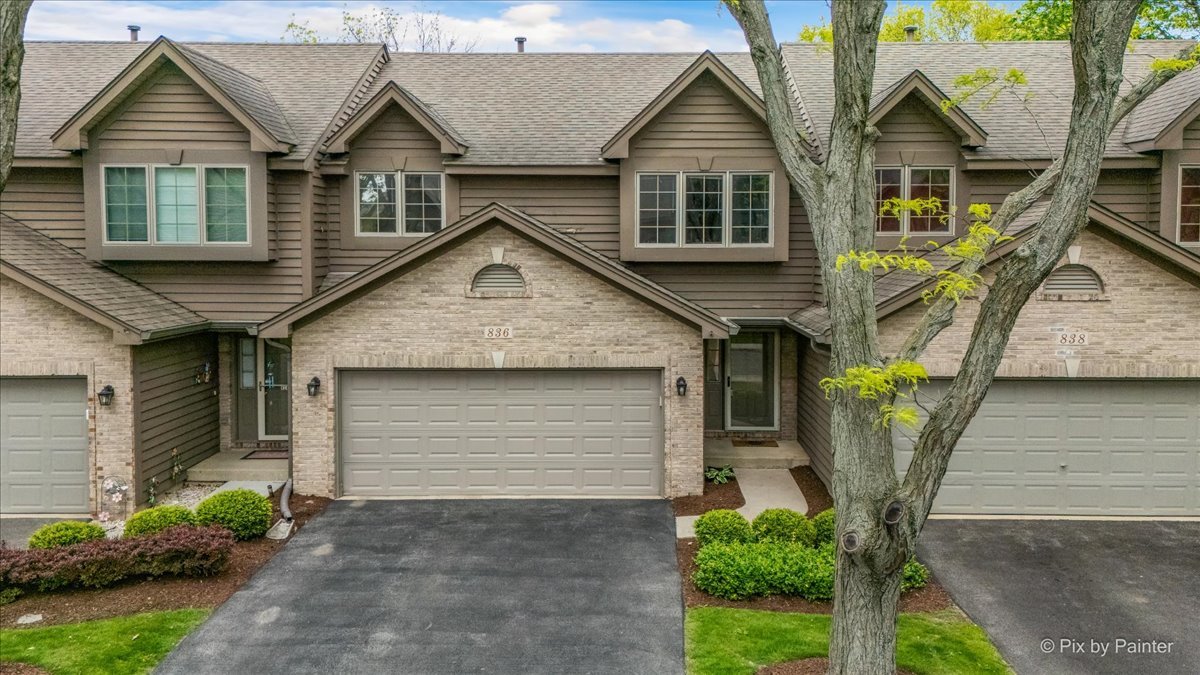 836 Millcreek Circle #836, Elgin, IL