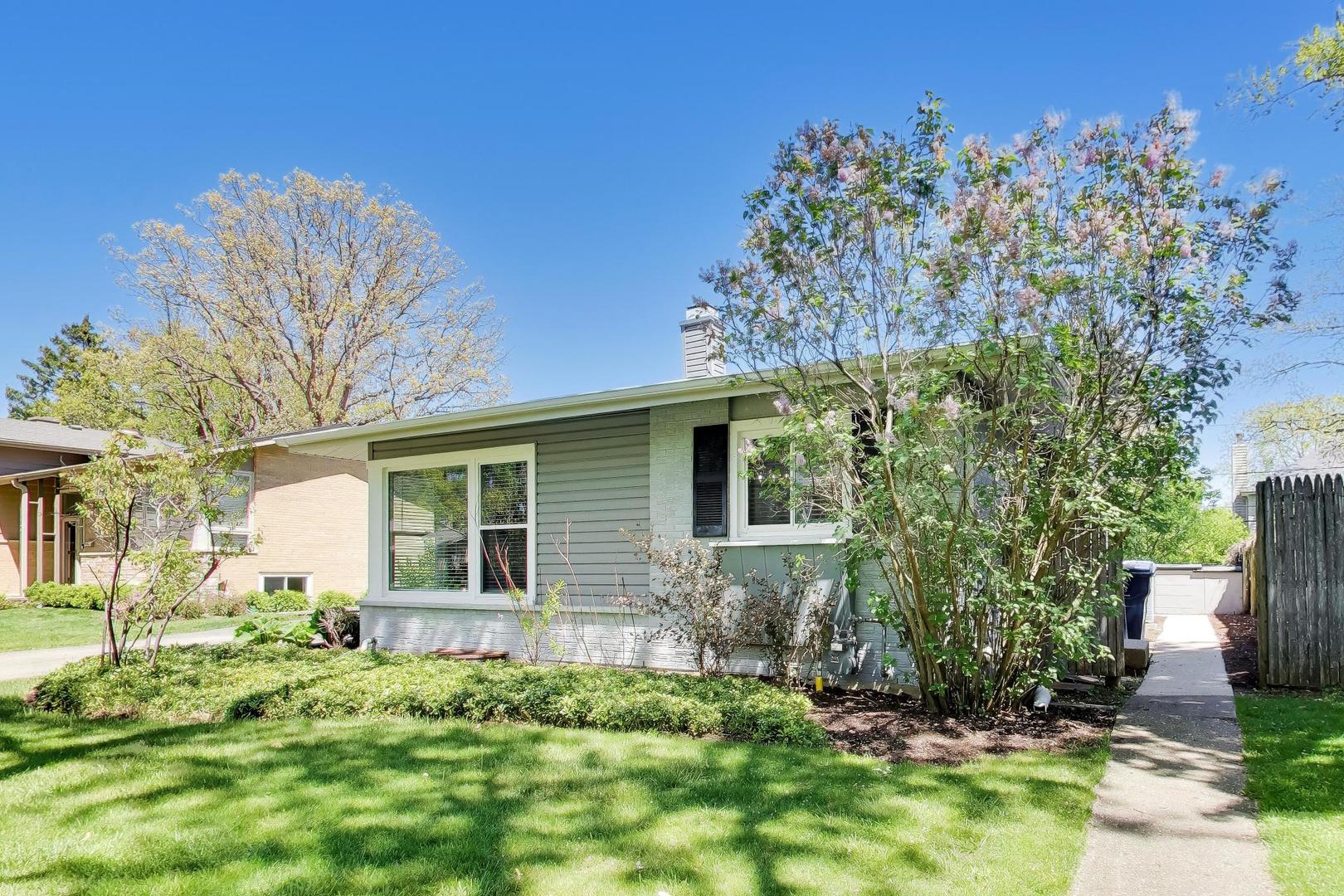 1153 Kenton Road, Deerfield, IL