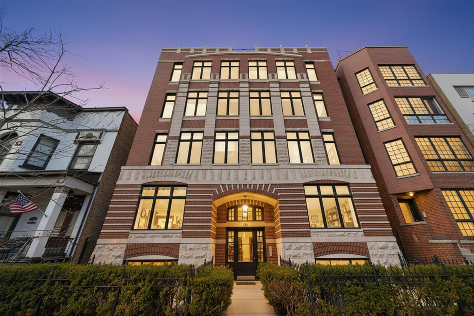 540 W Oakdale Avenue #4E, Chicago, IL