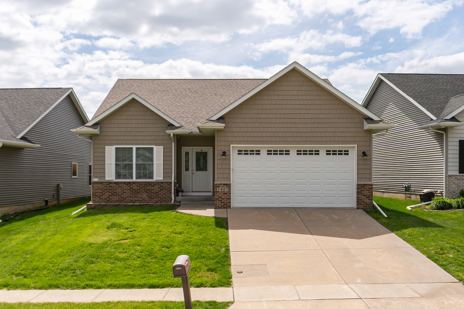 1807 W 75th Place, Davenport, IA