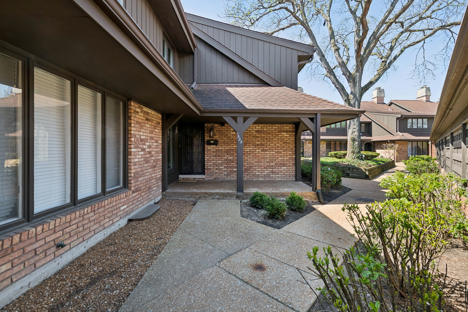 1935 Mission Hills Lane, Northbrook, IL