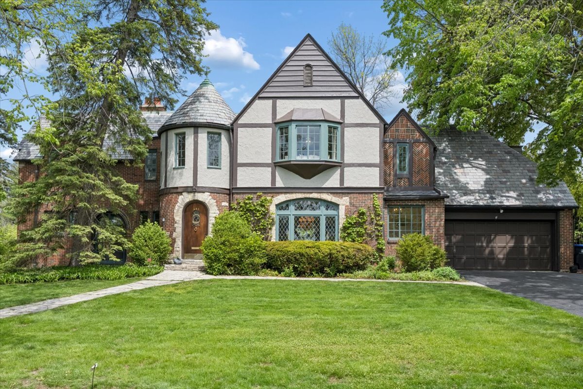 445 Sunset Lane, Glencoe, IL
