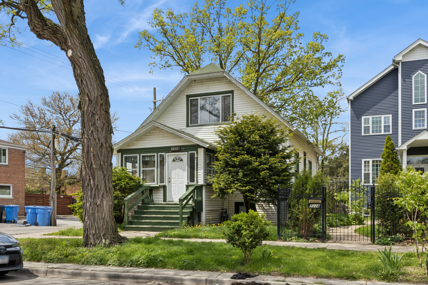 7220 N Hamilton Avenue, Chicago, IL