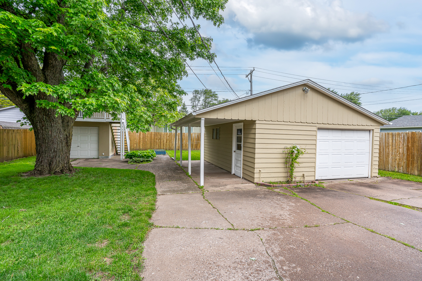 3410 Greenbrier Drive, Bettendorf, IA