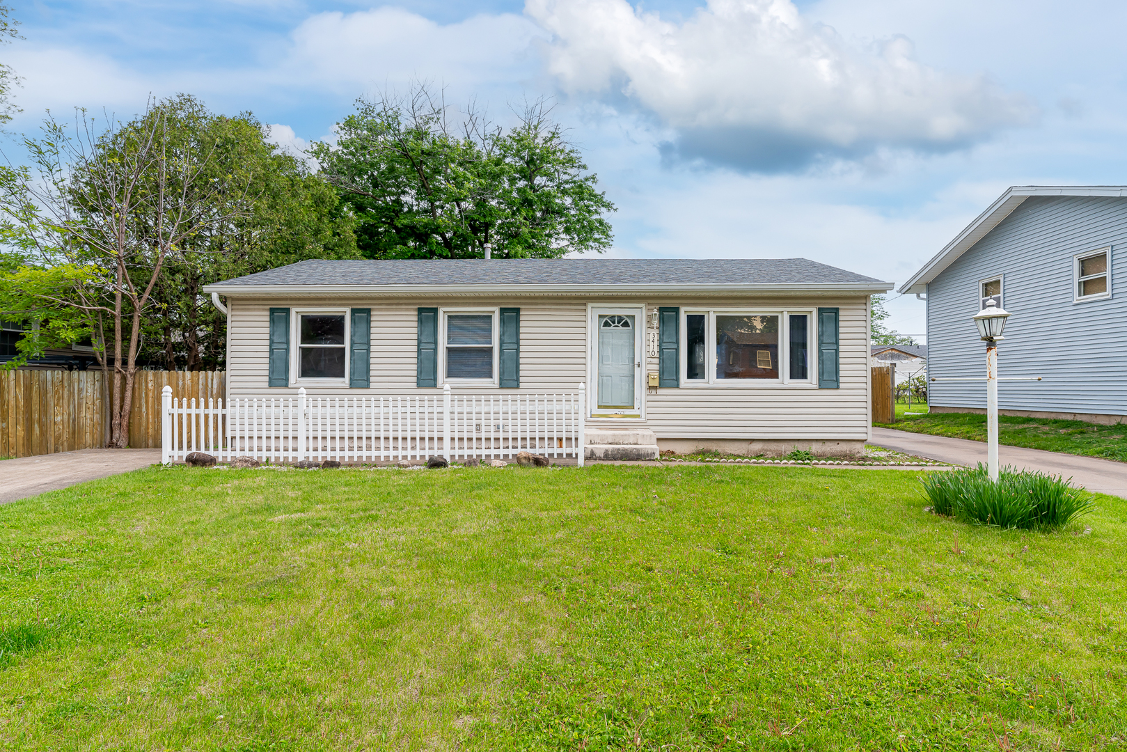 3410 Greenbrier Drive, Bettendorf, IA