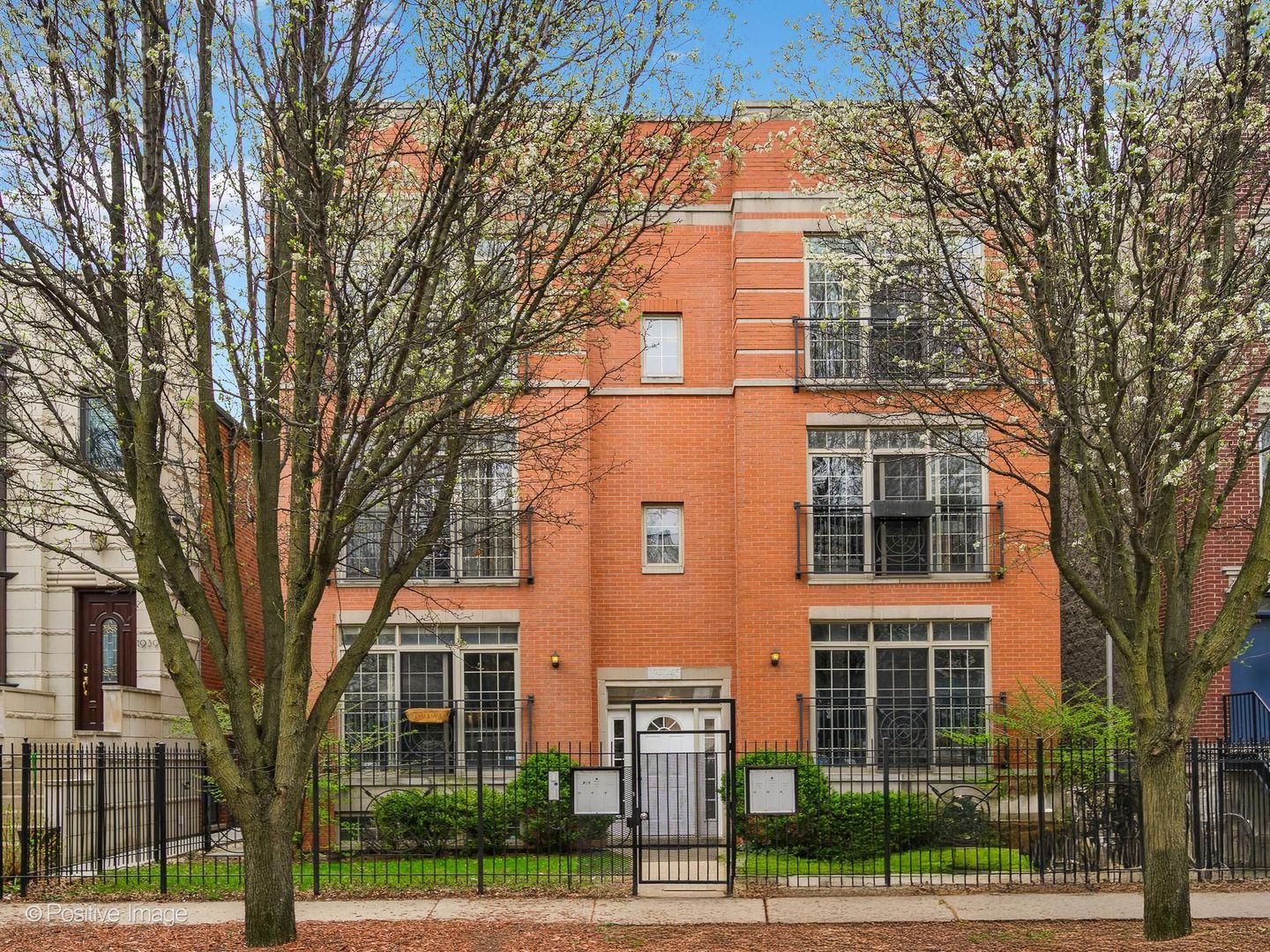 1945 W Erie Street #1W, Chicago, IL