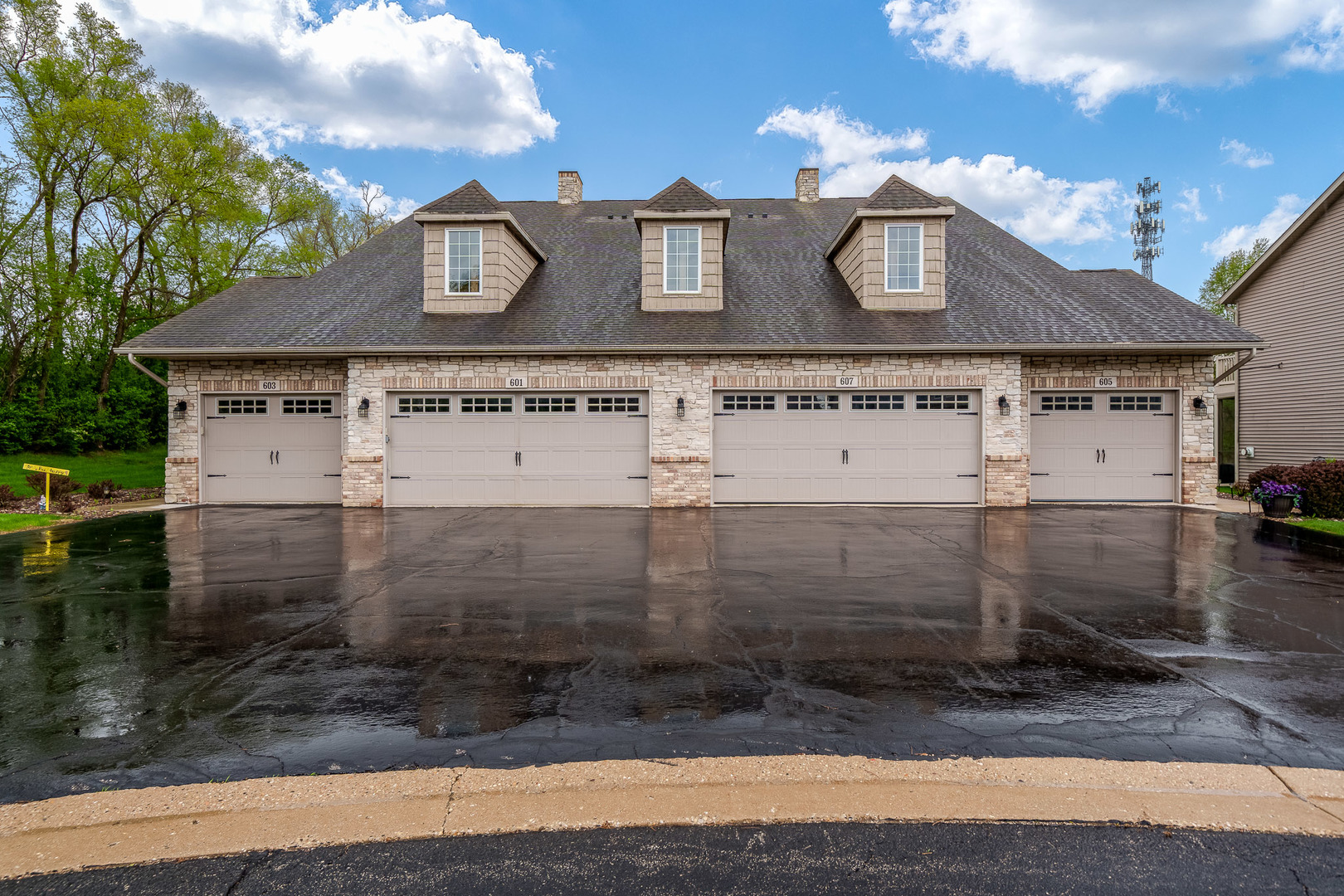 607 Queens Court, Rockton, IL