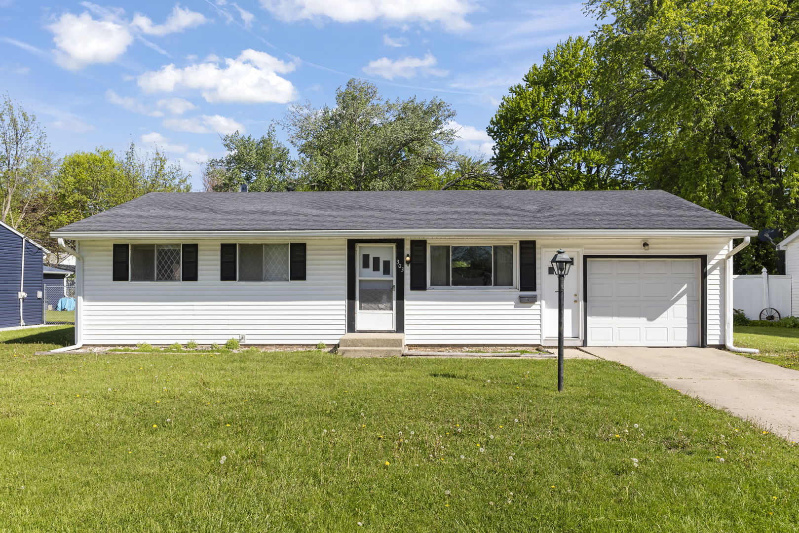 303 E Edgelawn Drive, Plano, IL