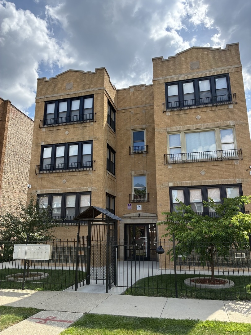 1111 N LeClaire Avenue #B, Chicago, IL