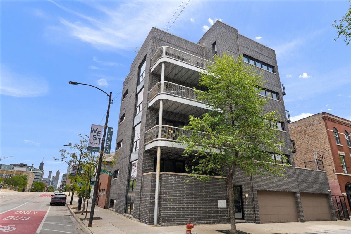 757 N Elizabeth Street #2, Chicago, IL