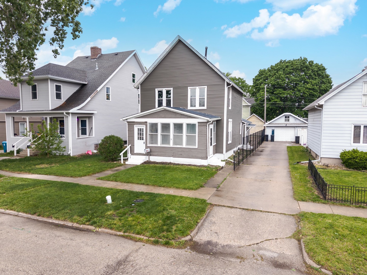 609 E Water Street, Pontiac, IL