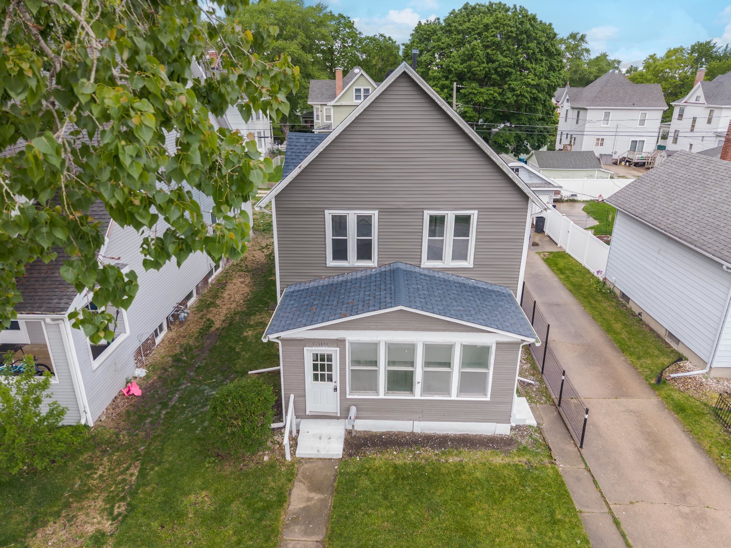 609 E Water Street, Pontiac, IL