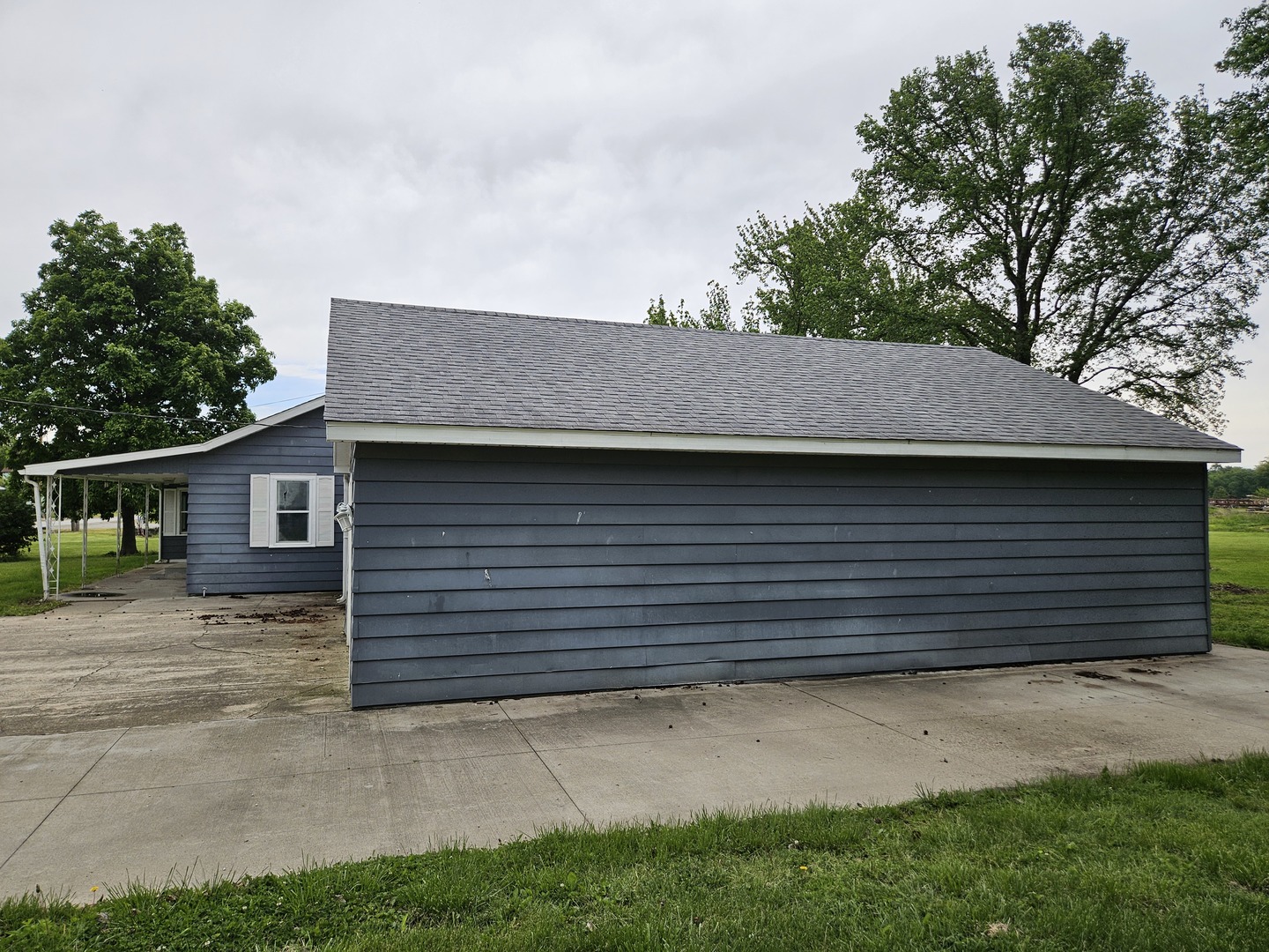 418 S 1st Street, Clay City, IL