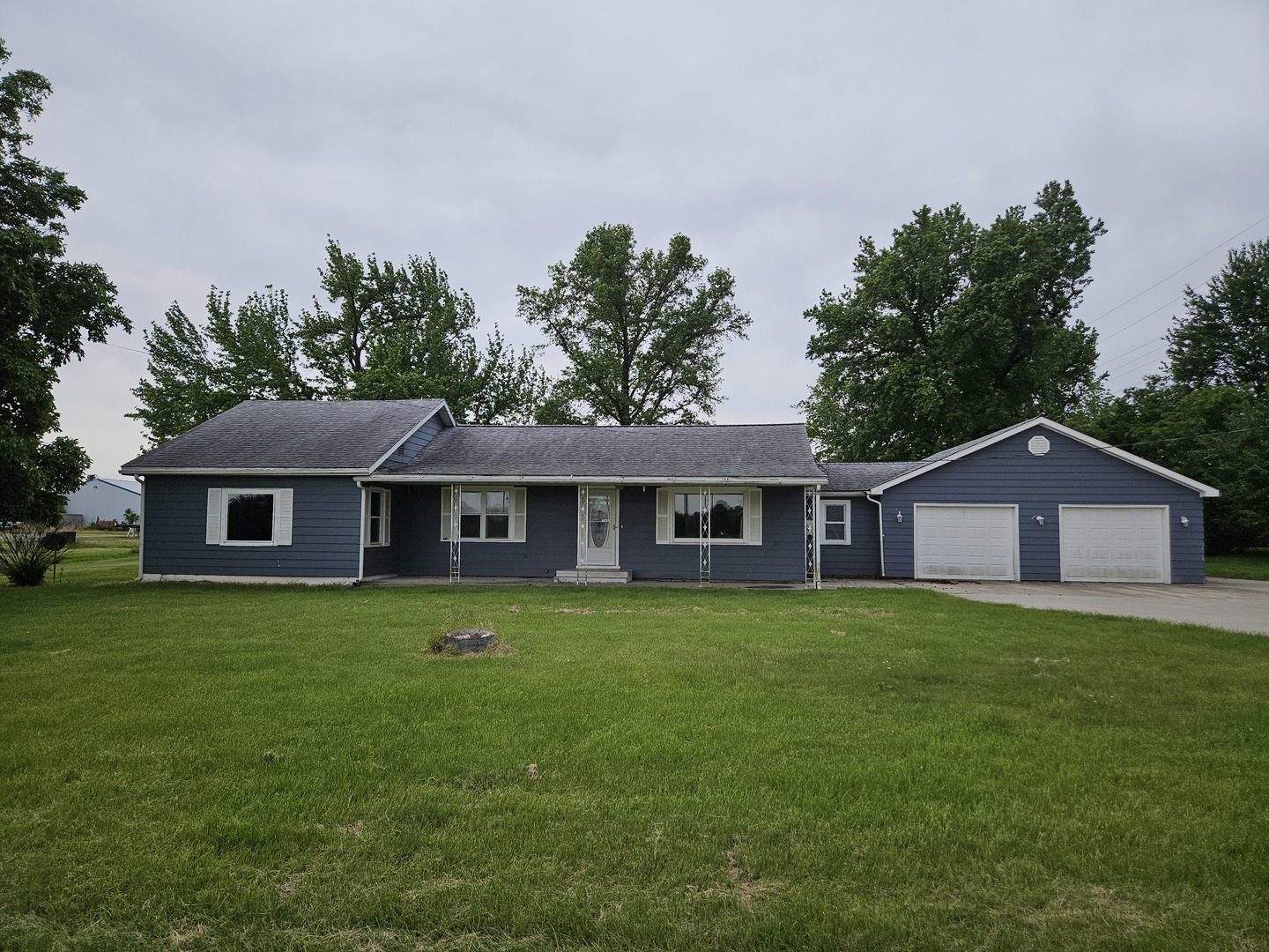 418 S 1st Street, Clay City, IL