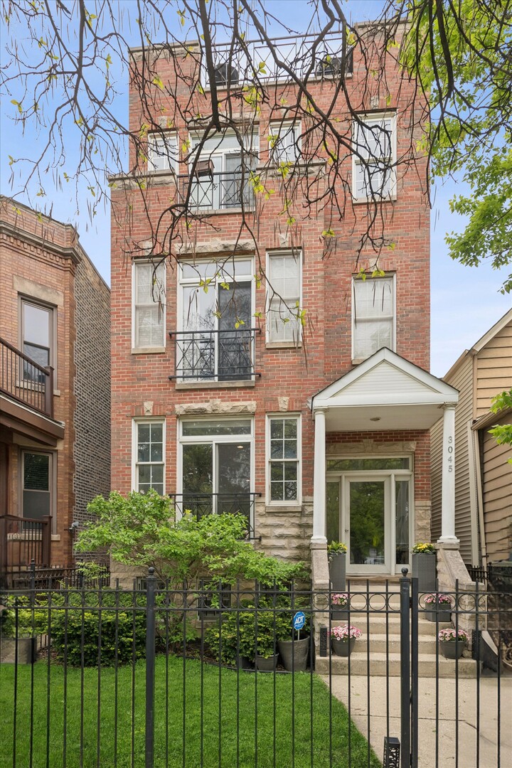 3045 N Damen Avenue #1, Chicago, IL