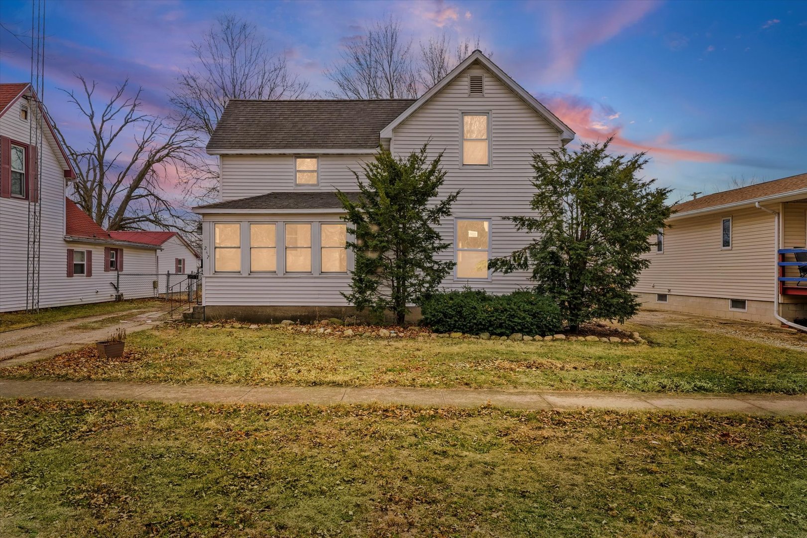 242 E Pine Street, Paxton, IL