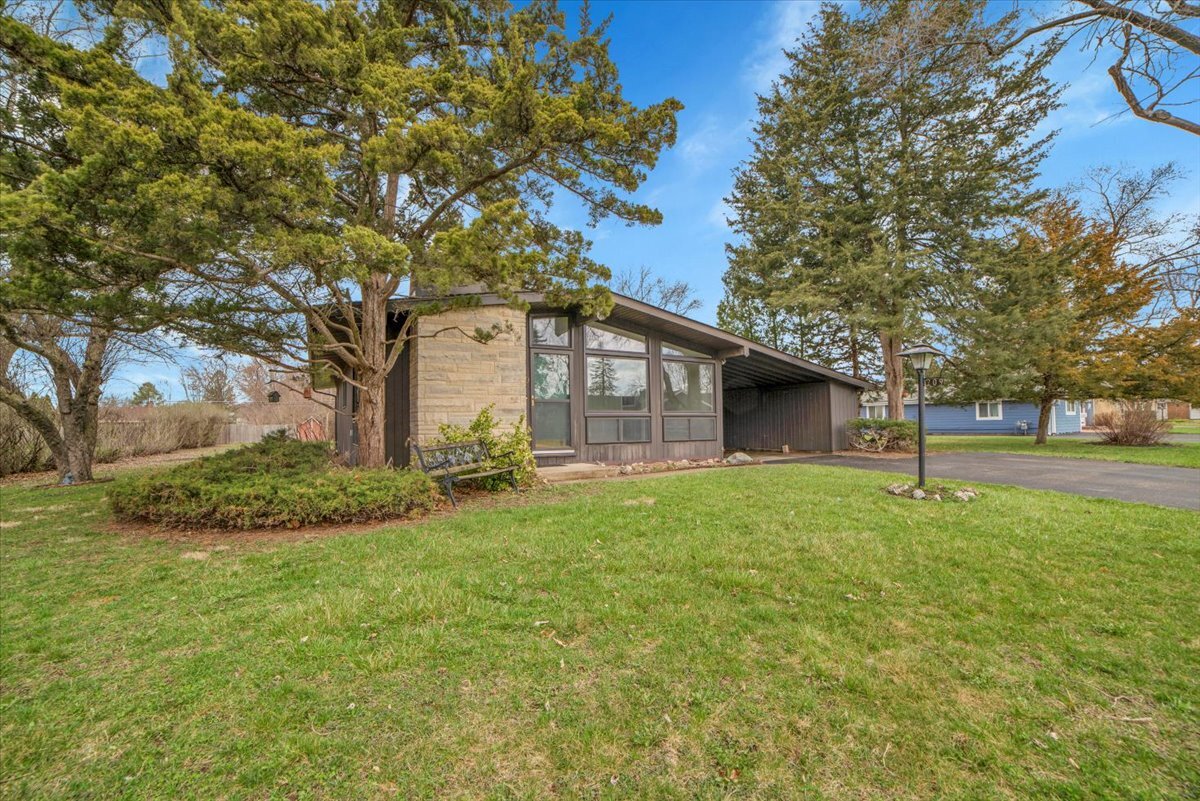 209 Sharon Lane, North Aurora, IL