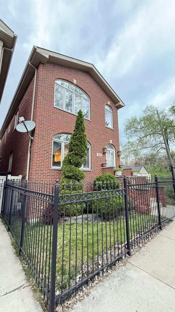 422 W 42nd Place, Chicago, IL