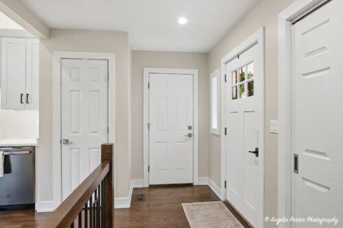 502 S Louis Street, Mount Prospect, IL