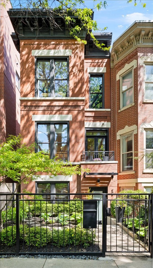 908 W Webster Avenue, Chicago, IL