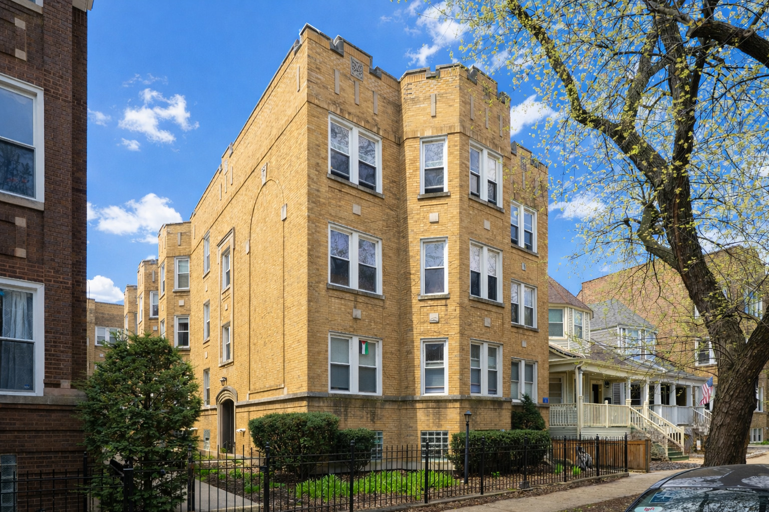 1531 W Rosemont Avenue #2N, Chicago, IL