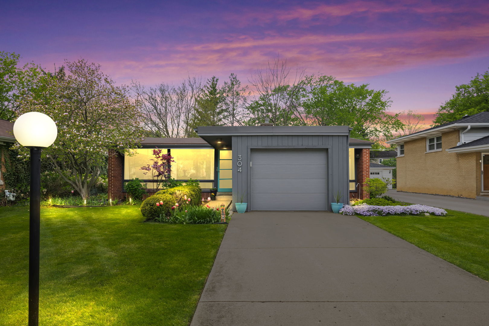 304 S Mount Prospect Road, Mount Prospect, IL
