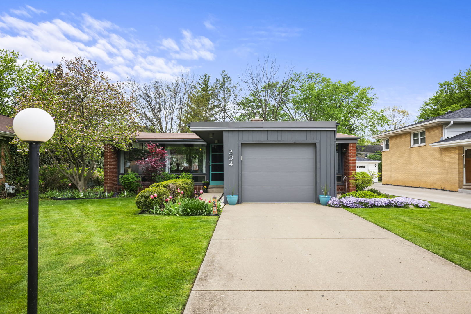 304 S Mount Prospect Road, Mount Prospect, IL