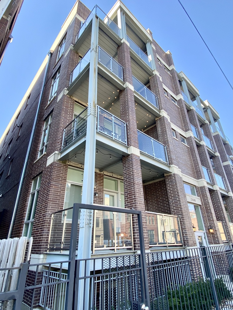 2442 N Clybourn Avenue #3N, Chicago, IL