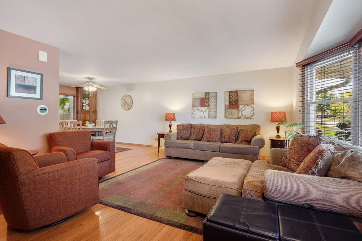 1477 William Clifford Lane, Elk Grove Village, IL