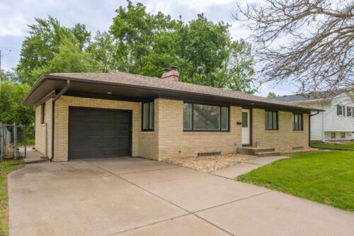 1107 Hawthorne Drive, Bettendorf, IA