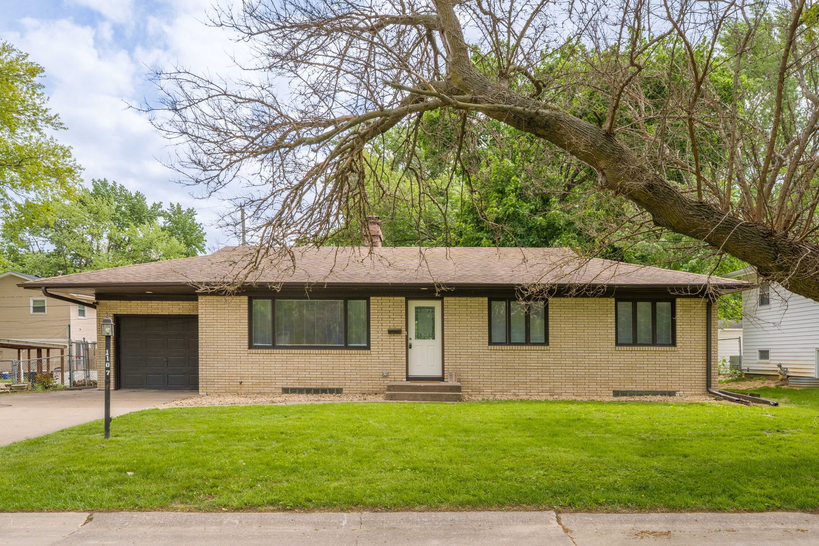 1107 Hawthorne Drive, Bettendorf, IA